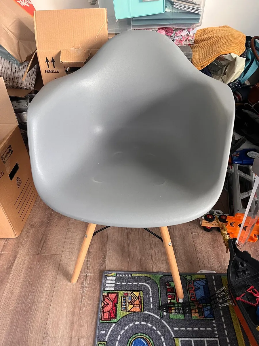Chair - suitable for bedroom or home office - Image 1