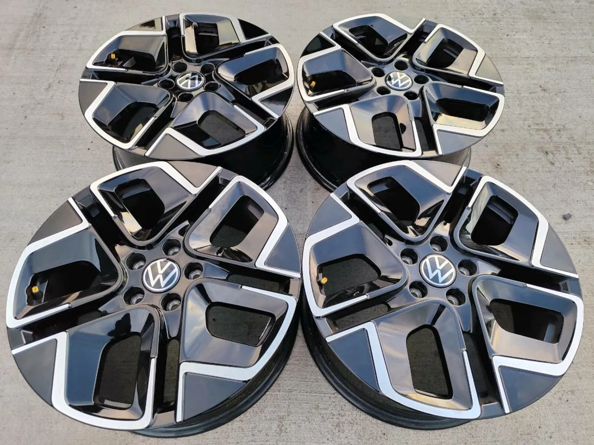 18" VW Golf 2025 alloy wheels as new - Image 1