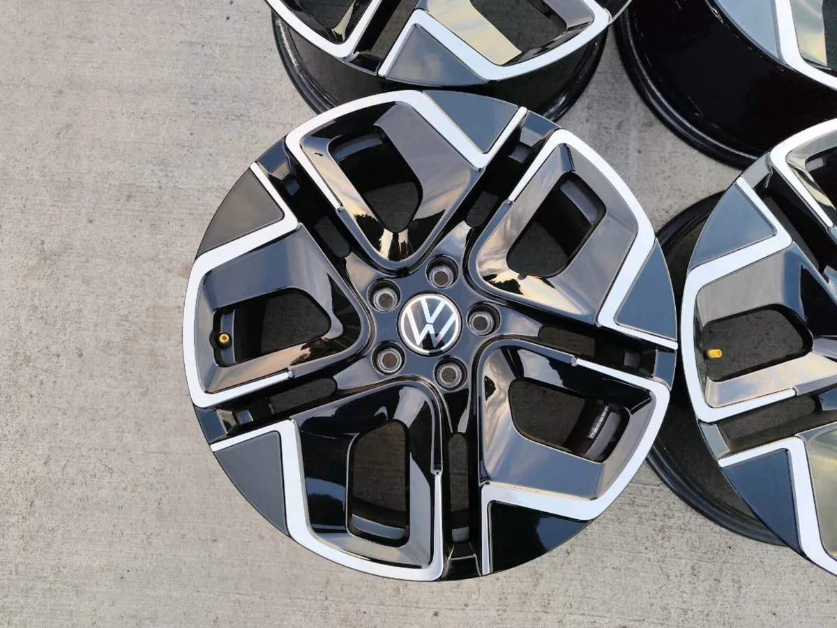 18" VW Golf 2025 alloy wheels as new - Image 2