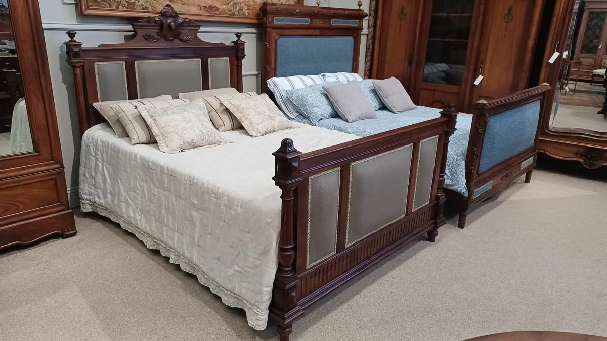 Two unique antique Louis XV beds - Image 2
