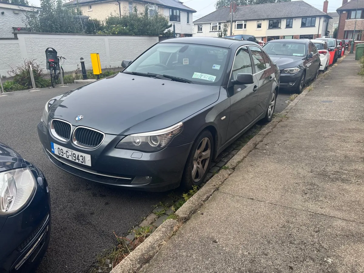 BMW 5-Series 2009 - Image 2