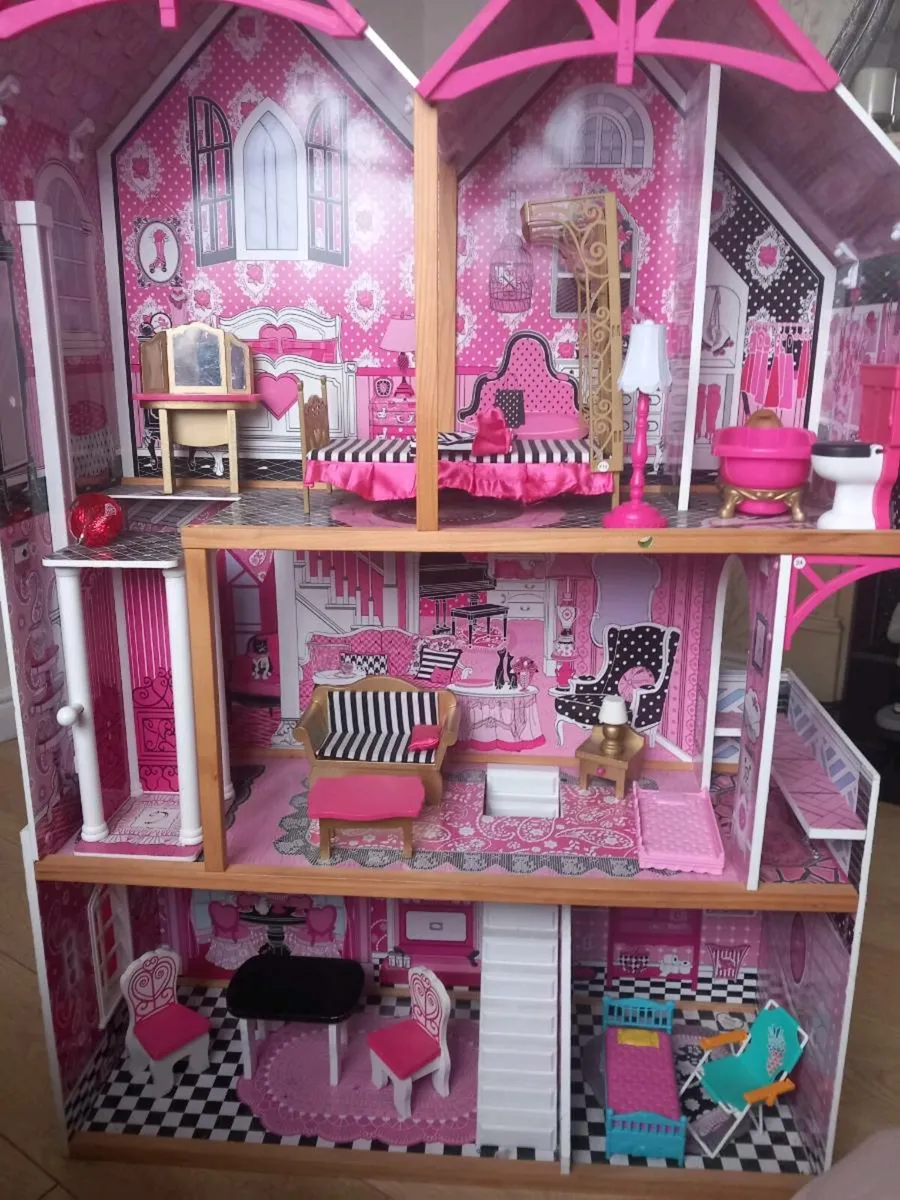 Dolls house - Image 1
