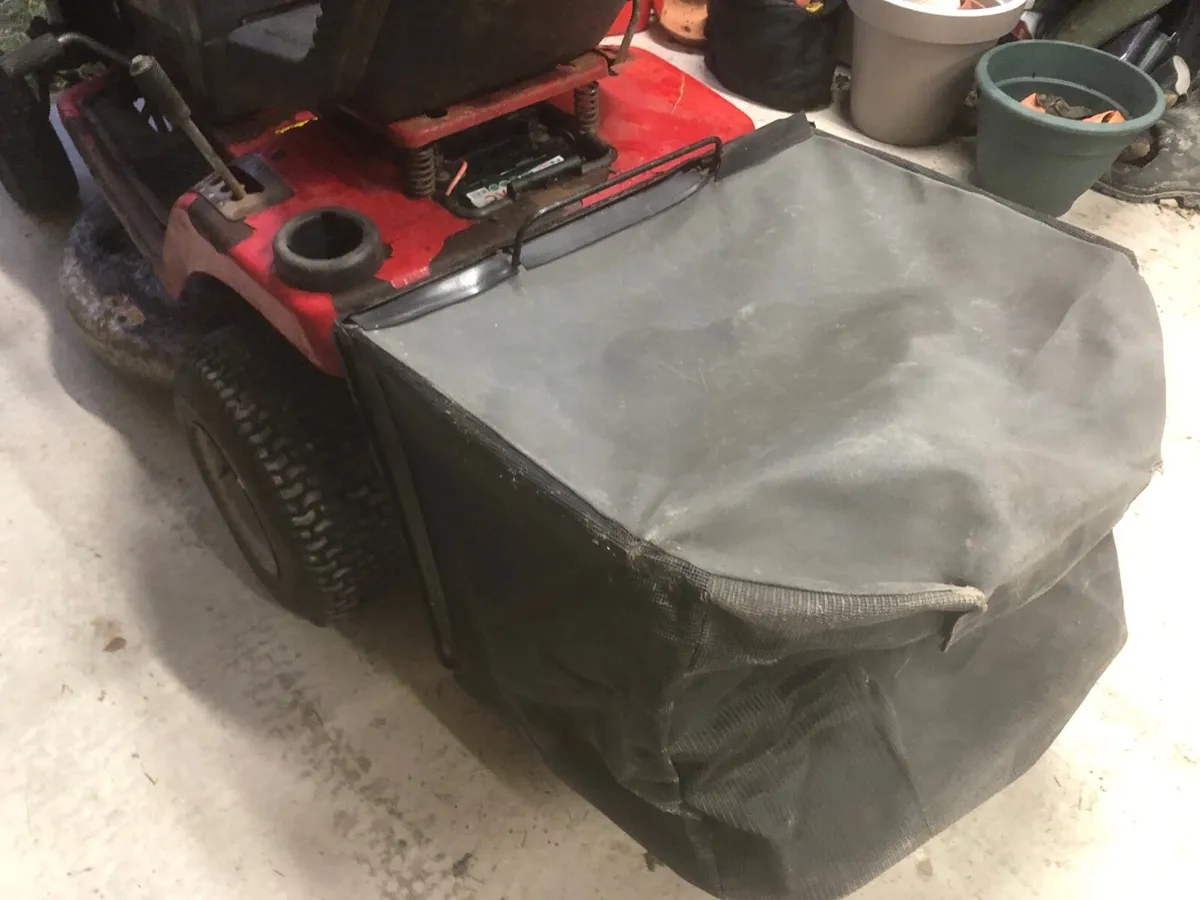 Murray 12.5hp ride on mower - needs some repair - Image 2