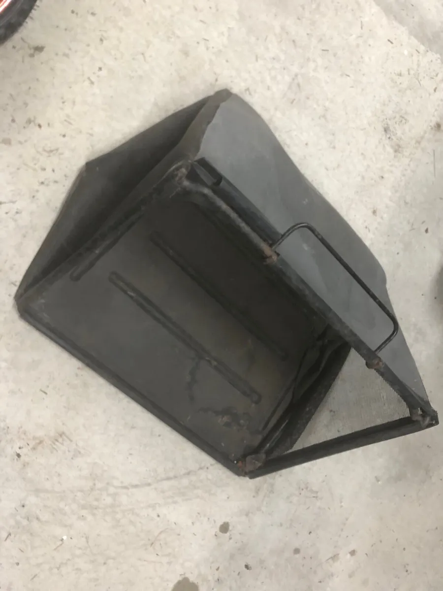 Murray 12.5hp ride on mower - needs some repair - Image 3