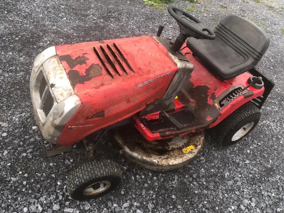 Murray 12.5hp ride on mower - needs some repair - Image 1