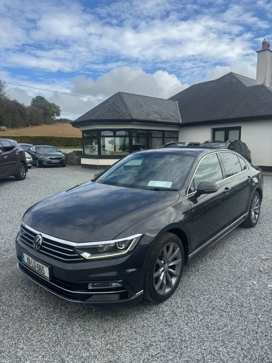 Volkswagen Passat 2019 R line diesel - Image 1