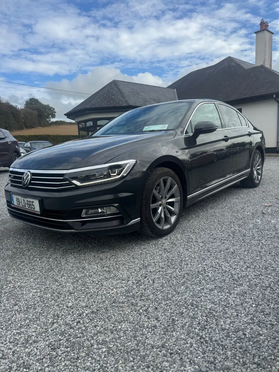 Volkswagen Passat 2019 R line diesel - Image 3