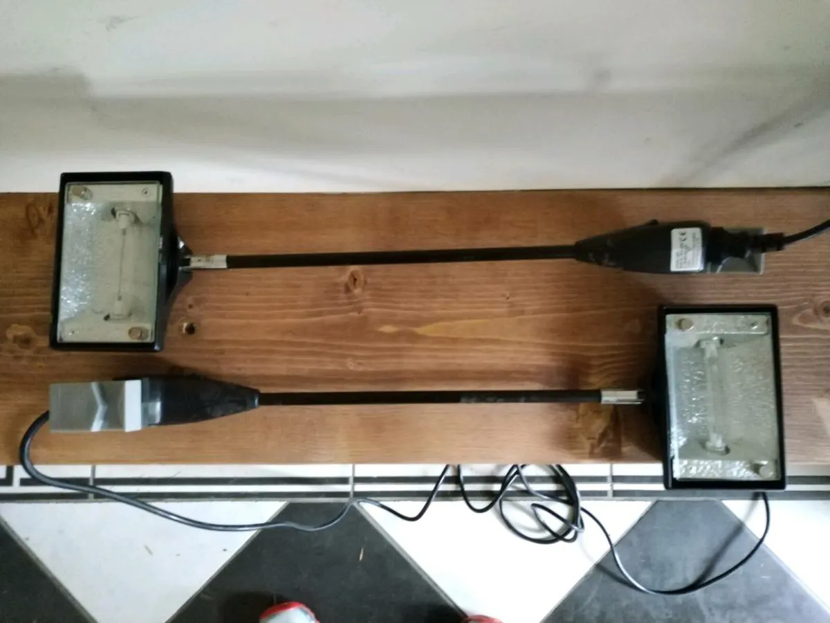 Display Lights - in working order - Image 1