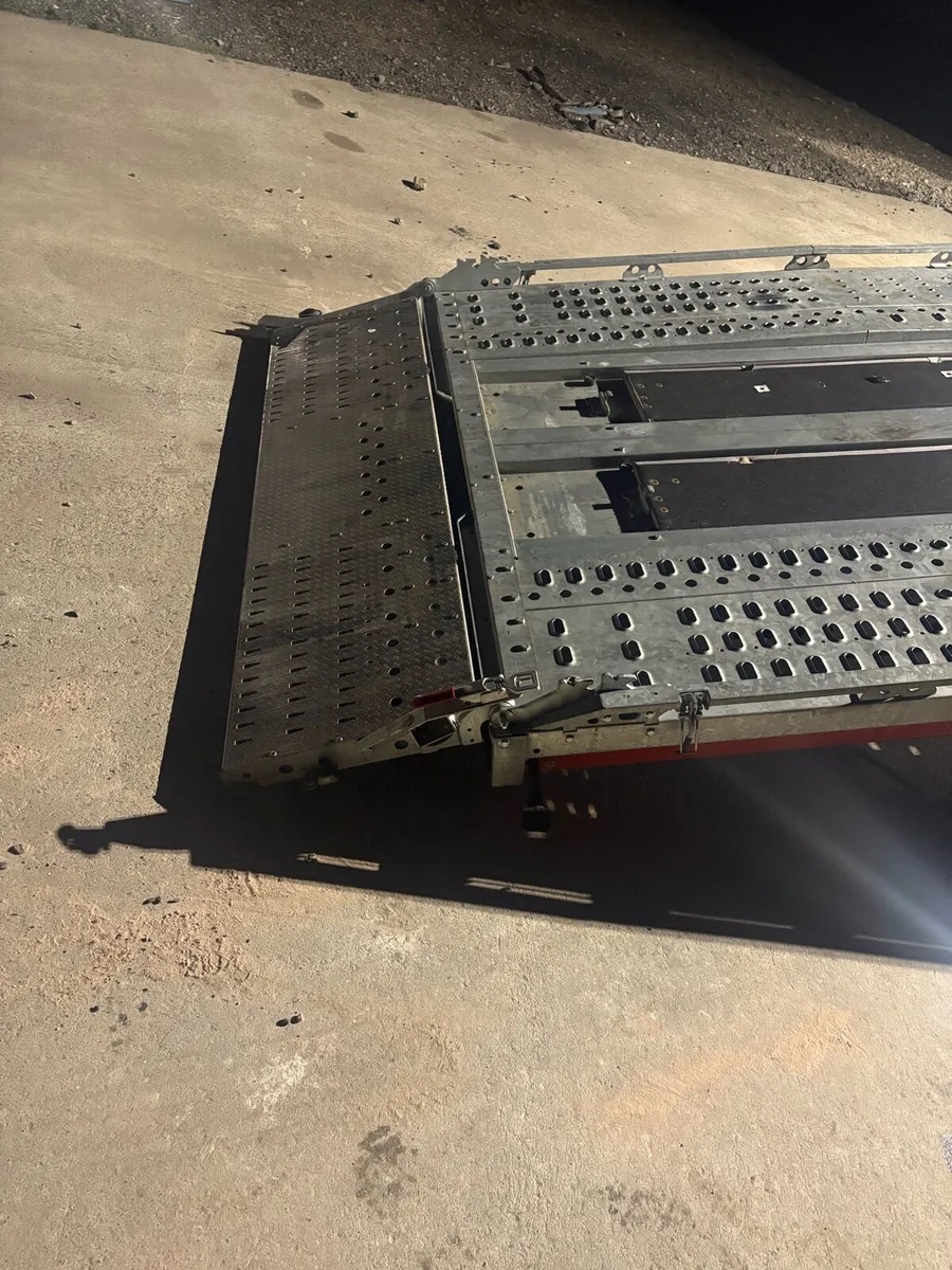 Car transporter - Image 2