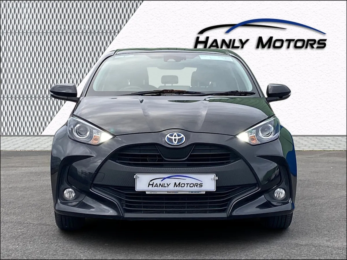 Toyota Yaris HYBRID LUNA AUTO 4DR - Image 2