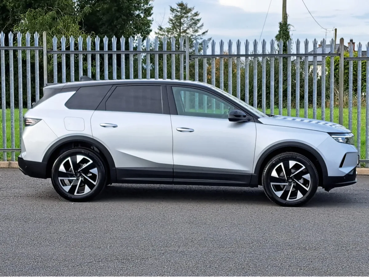 Opel Grandland GS 136BHP MILD HYBRID **TOP SPEC** - Image 4