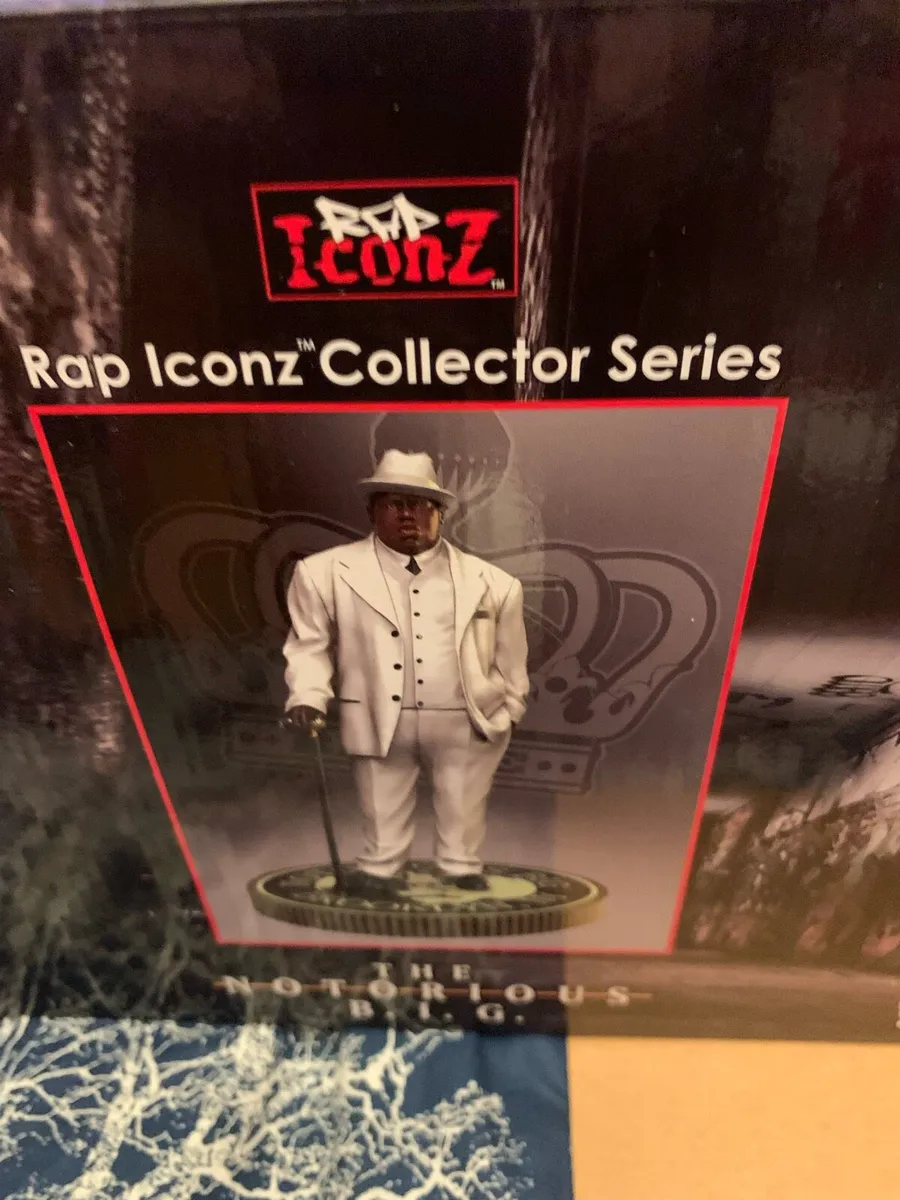 Biggie figure and comic - Image 3