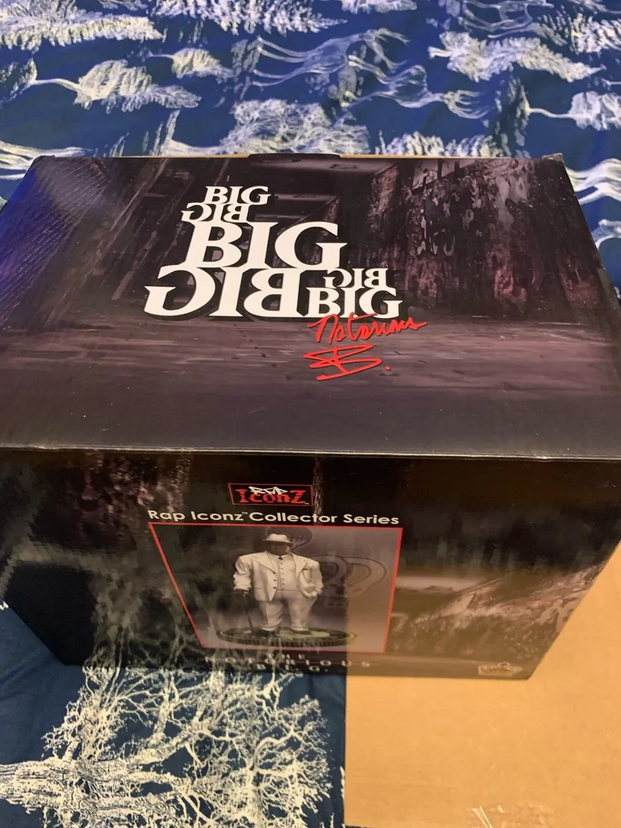 Biggie figure and  comic  new - Image 3