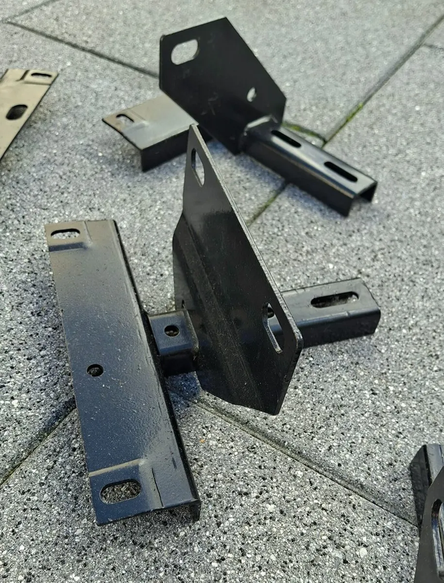 Landrover Discovery 3/4 Side Step Brackets - Image 2