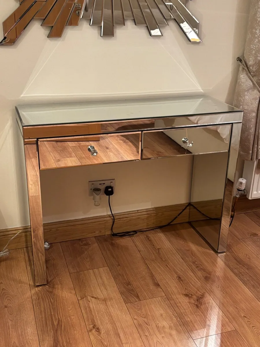 Bedroom furniture - Image 2