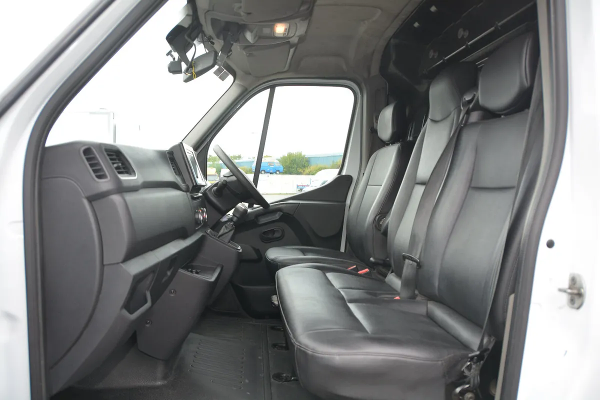Opel Movano Low Load BIG Volume Luton - Image 4