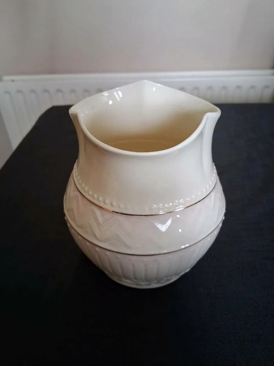 Belleek China Pot/Vase - Image 1