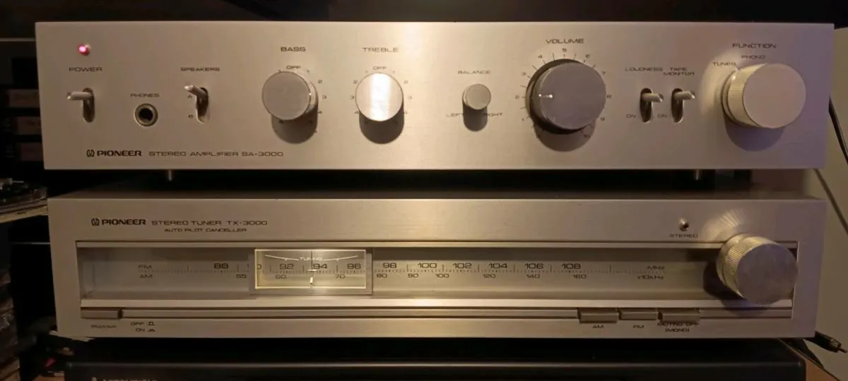 Pioneer amp and tuner - Image 1