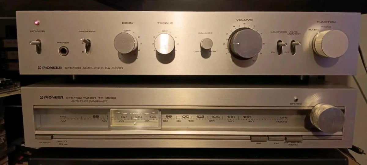 Pioneer amp and tuner - Image 2