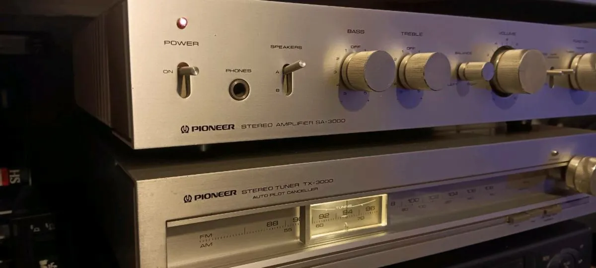 Pioneer amp and tuner - Image 3