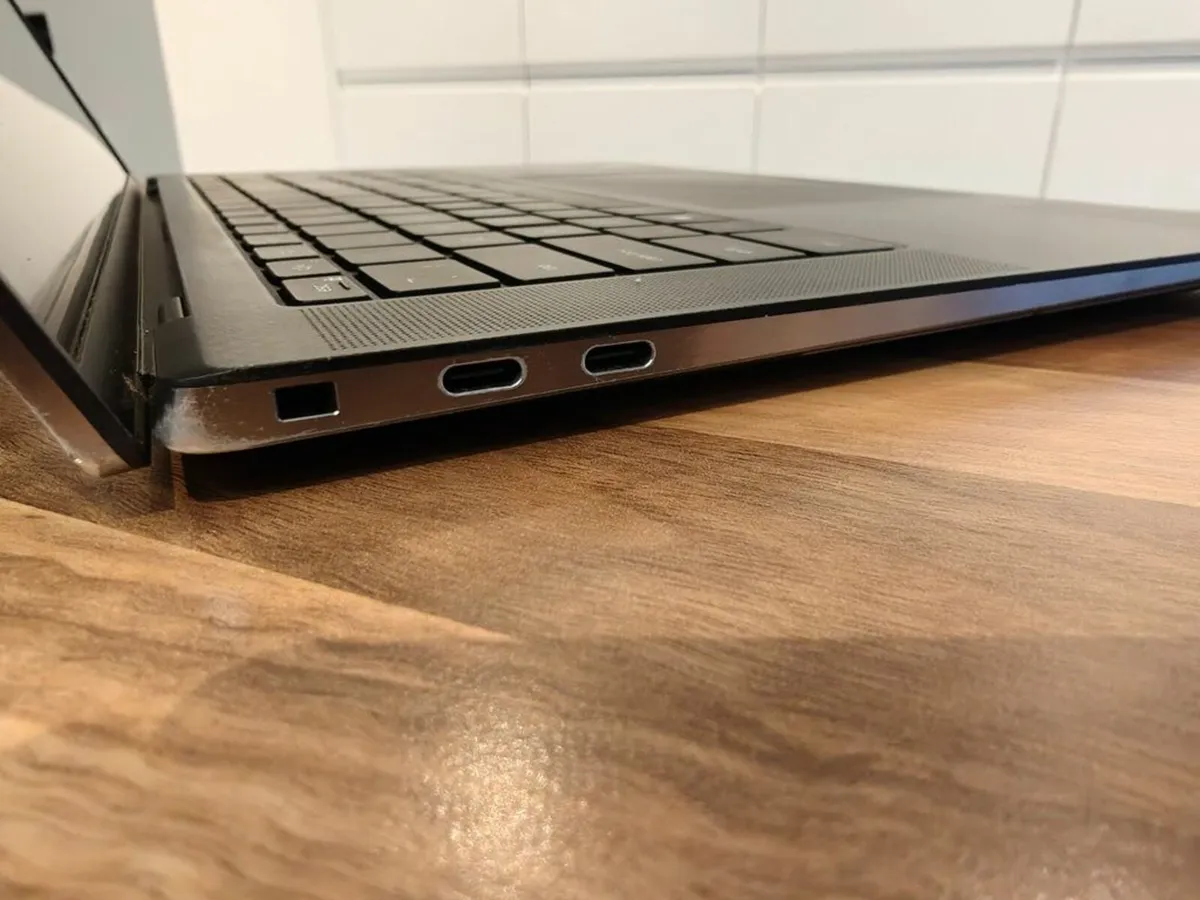 Dell Precision 5550 Laptop | Intel i7 vPro | 16GB - Image 4
