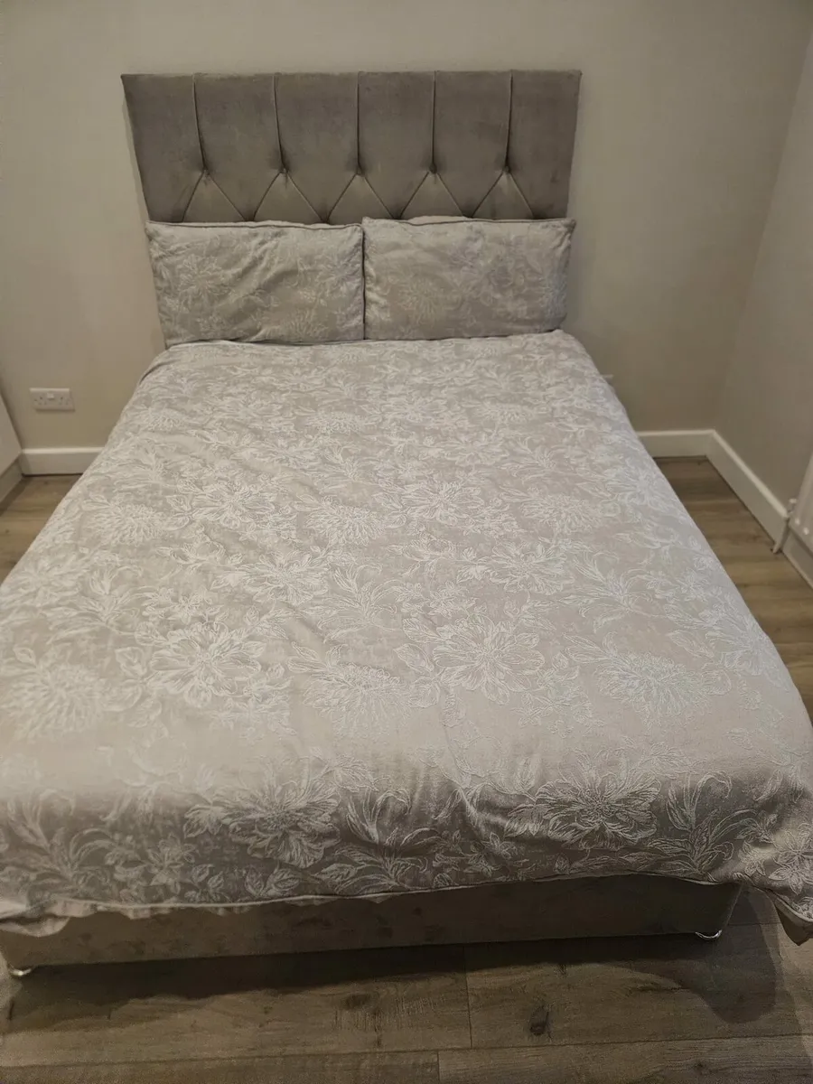 Bed frame and head board - Image 3