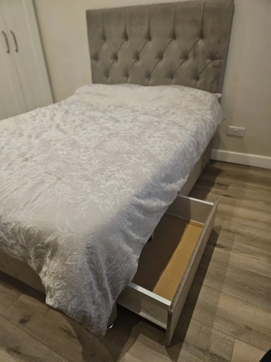 Bed frame and head board - Image 4