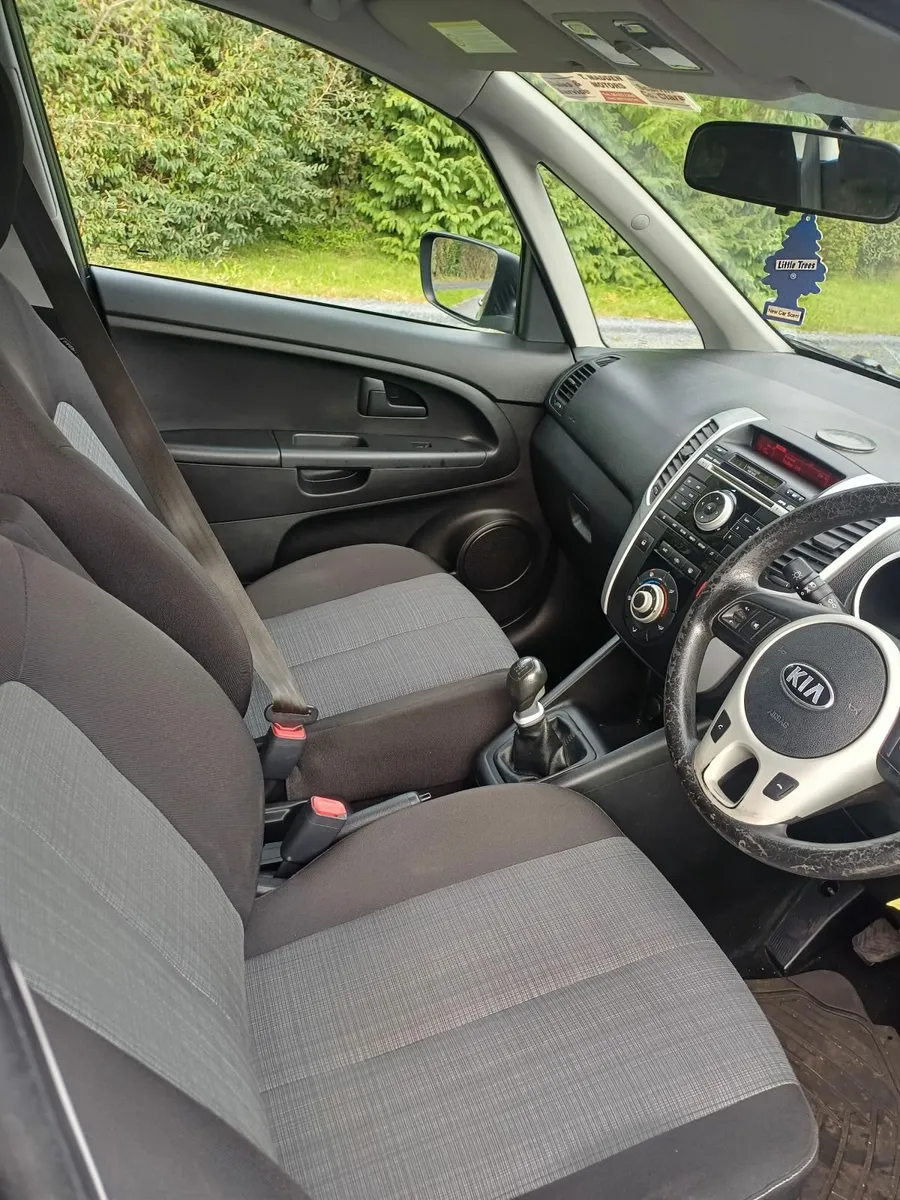 Kia Venga 2013 - Image 4