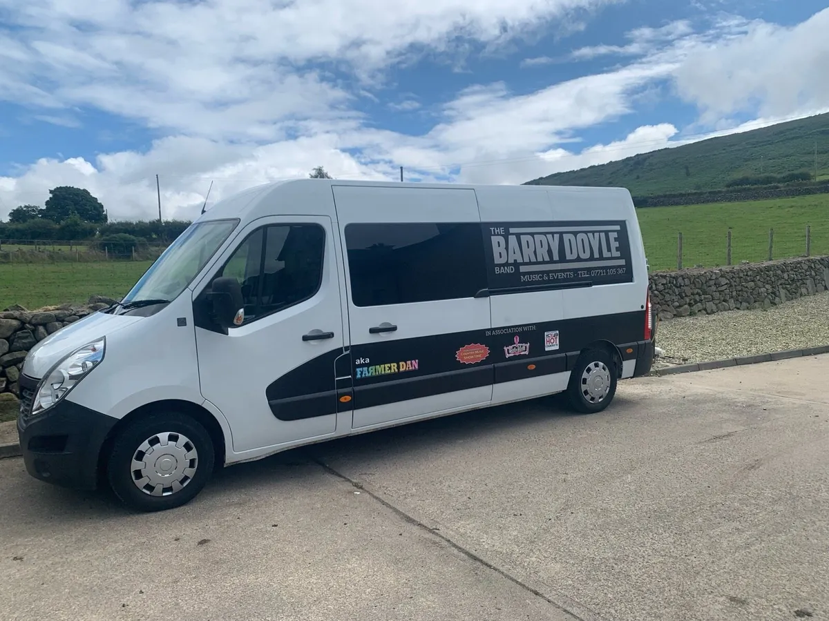 Renault master crew van 9 seats - Image 3