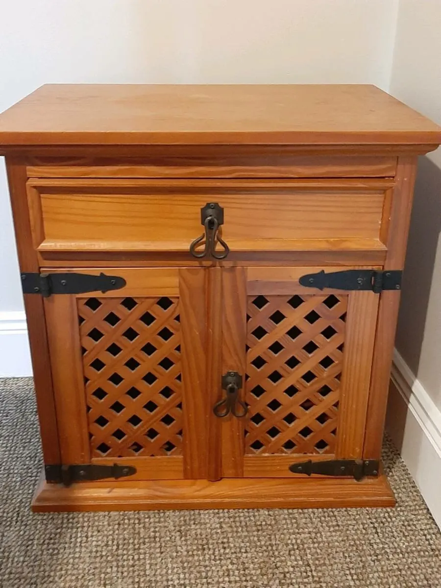 Lockers and mini tables - Image 3