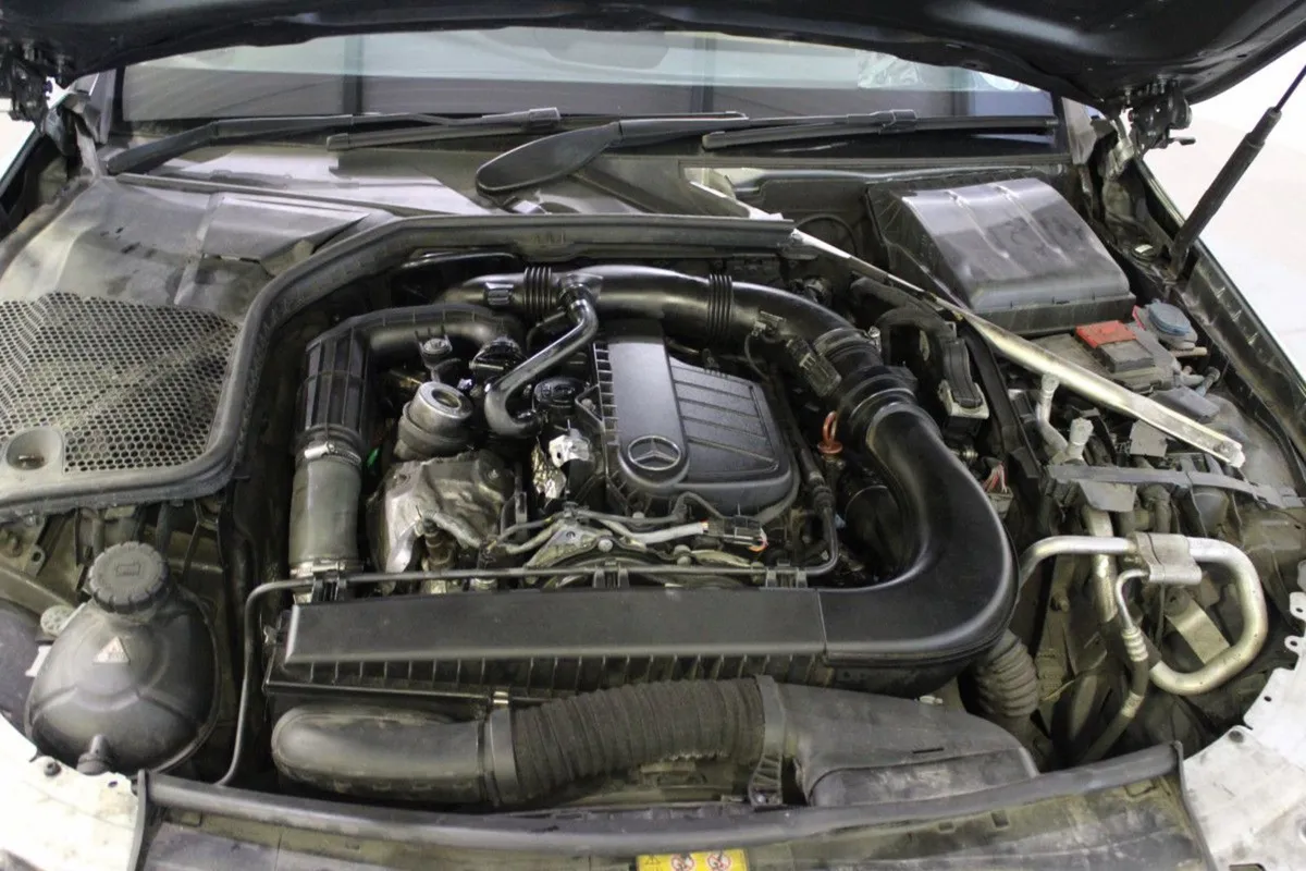 Mercedes-Benz C-Class C Series 200D Avantgarde - Image 3