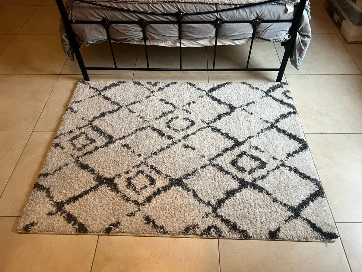 Beautiful Cream and Grey Rug - Image 1