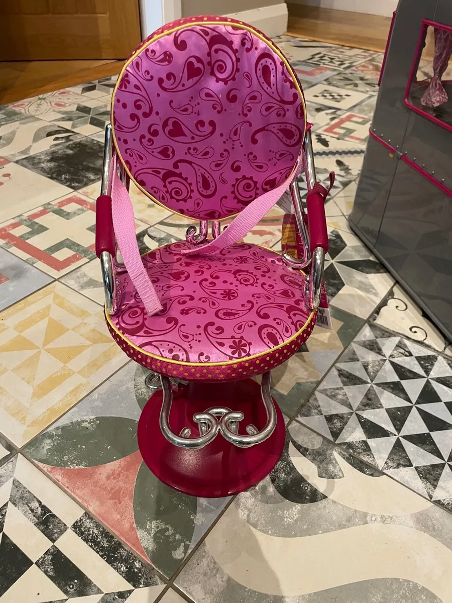 Our generation hairdressers chair & bed - Image 2