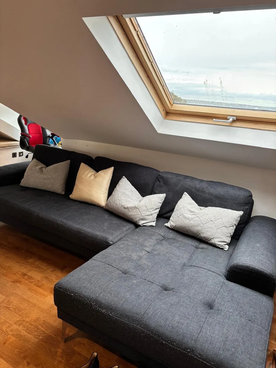 L shaped Settee, sits 4 - Image 3