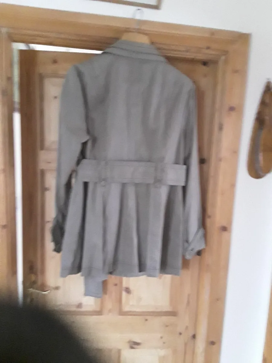 Ladies new coat size 16 green colour - Image 2