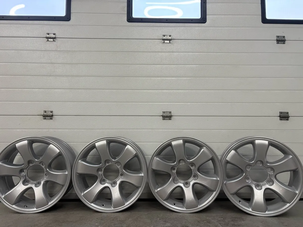 Genuin toyota lancruiser alloys - Image 1