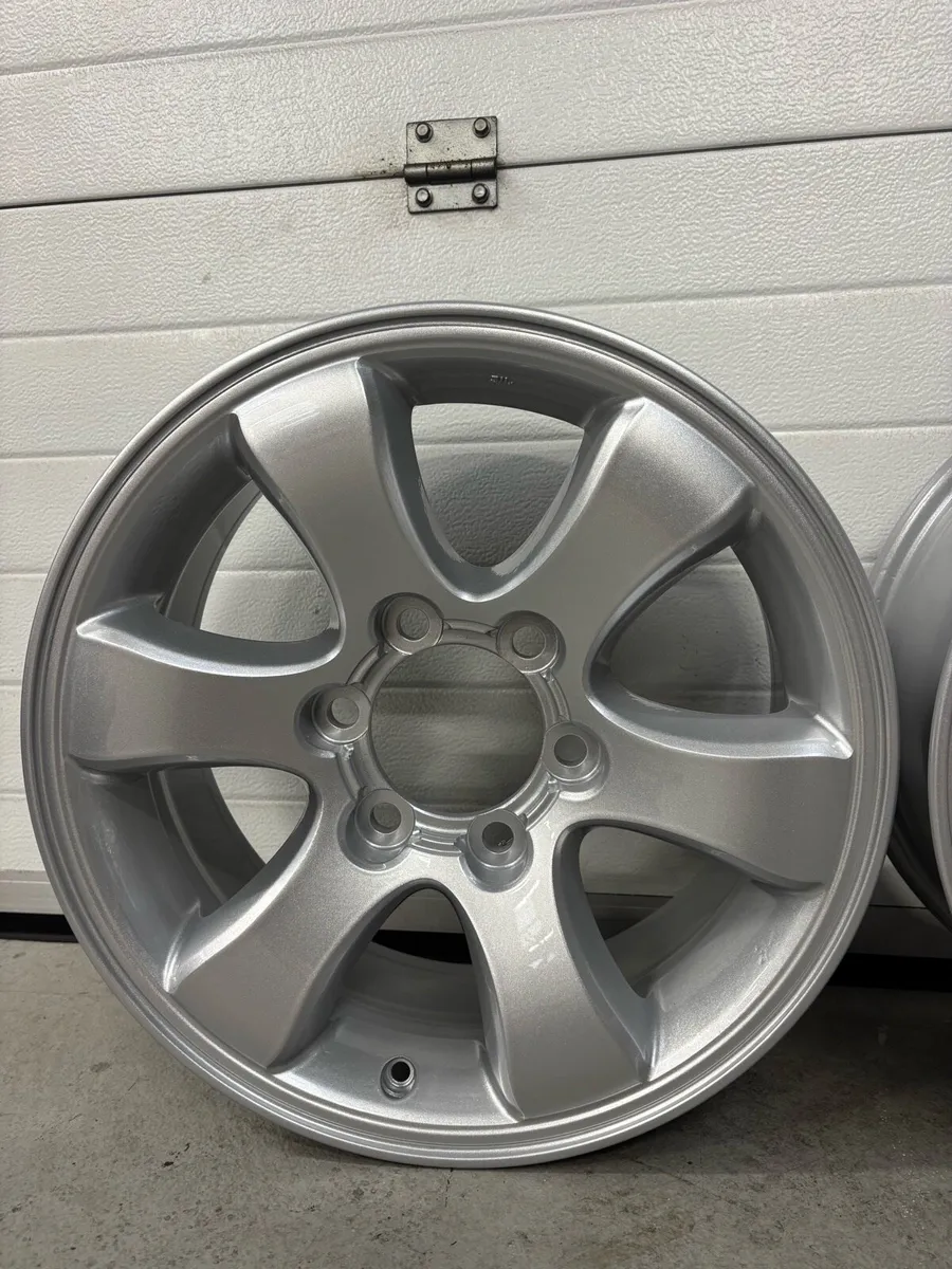 Genuin toyota lancruiser alloys - Image 2
