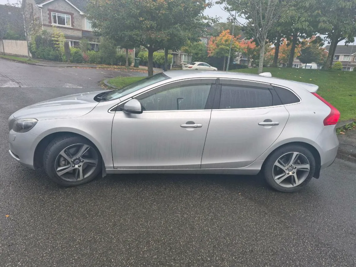 Volvo v40 2016 D4 190 HP - Image 2