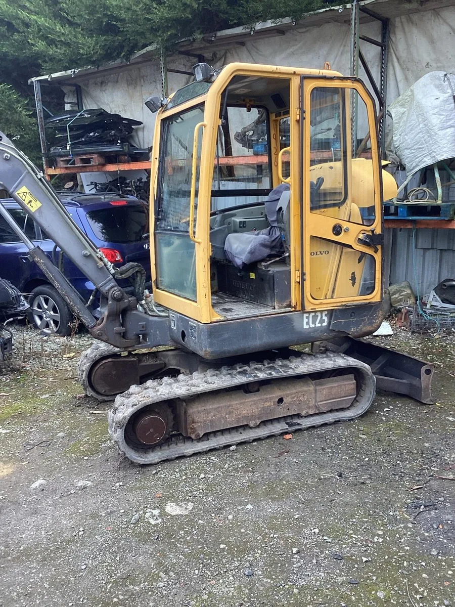 Volvo mini digger - Image 2