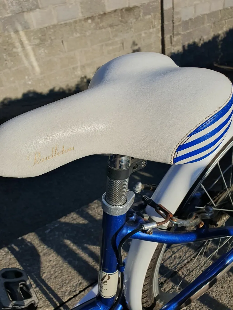 Ladies bicycle - Image 2