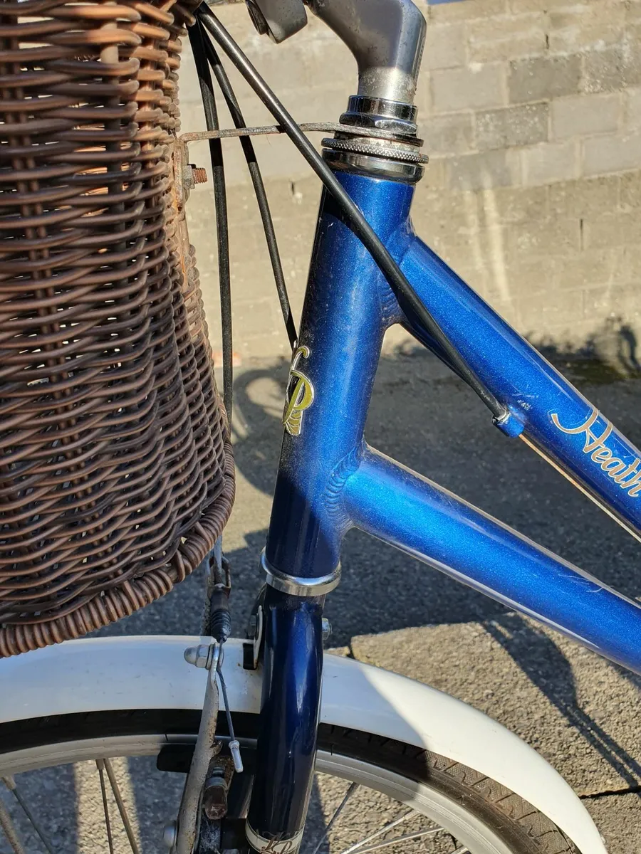 Ladies bicycle - Image 3