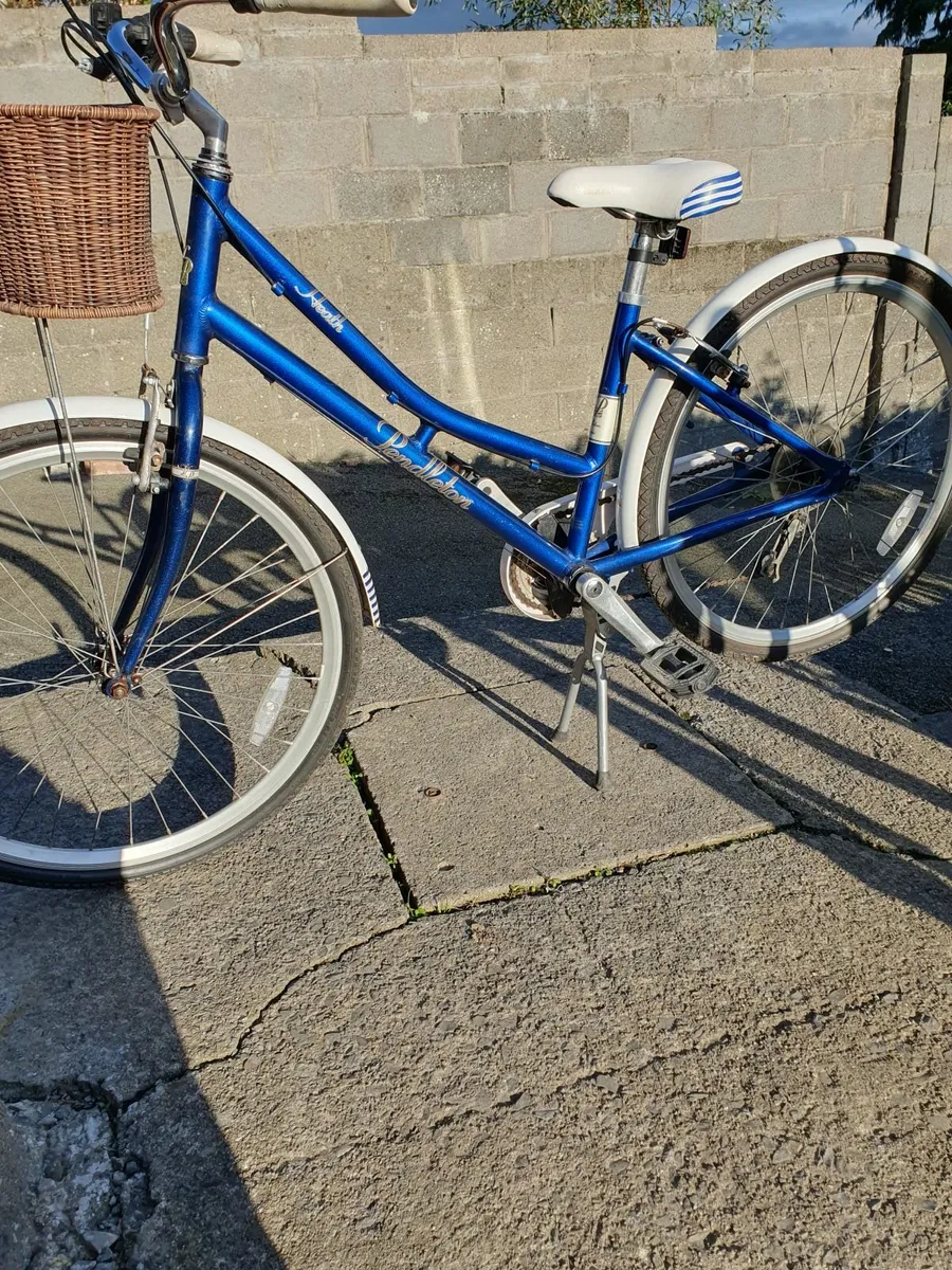 Ladies bicycle - Image 1