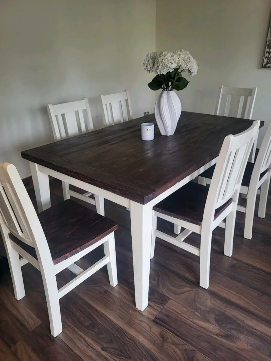 Dining table with 6 chairs - Image 1