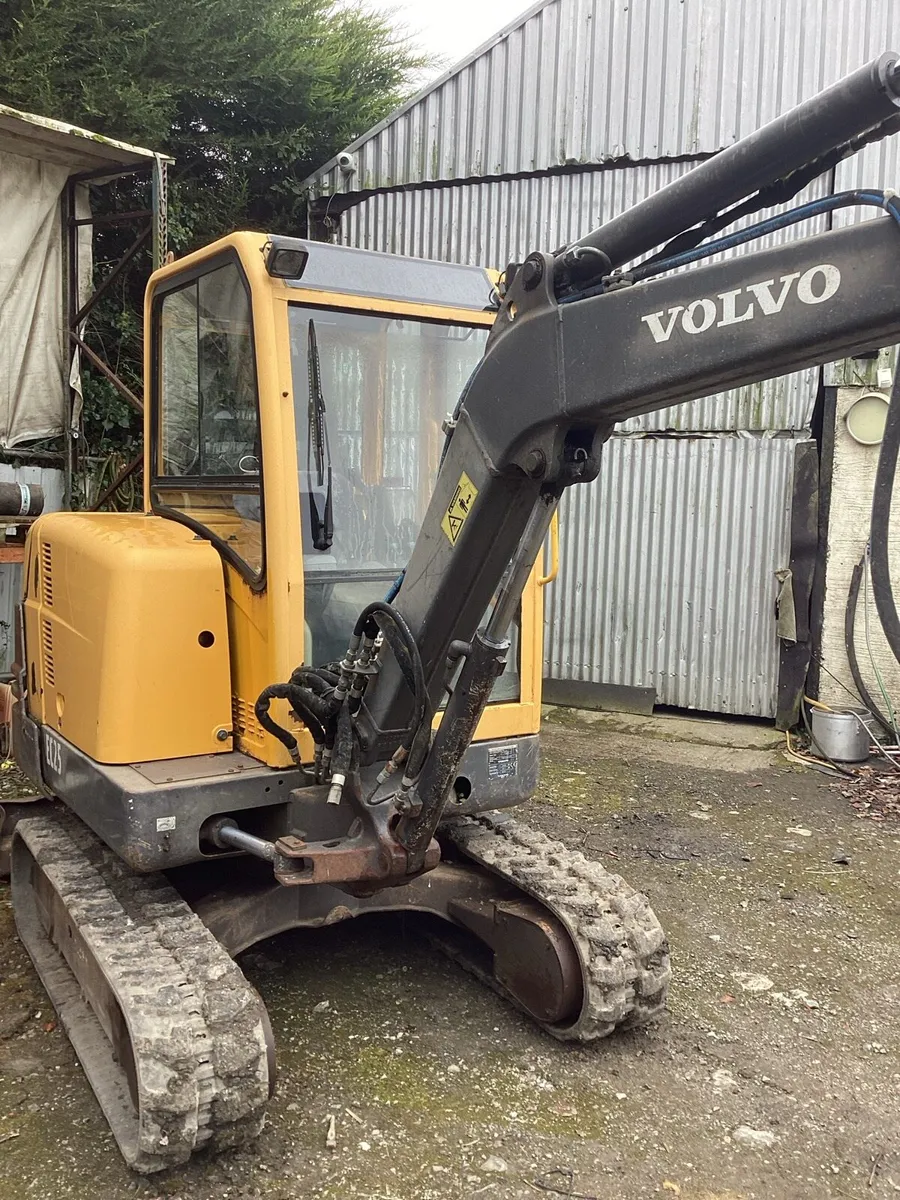 Volvo mini digger - Image 1