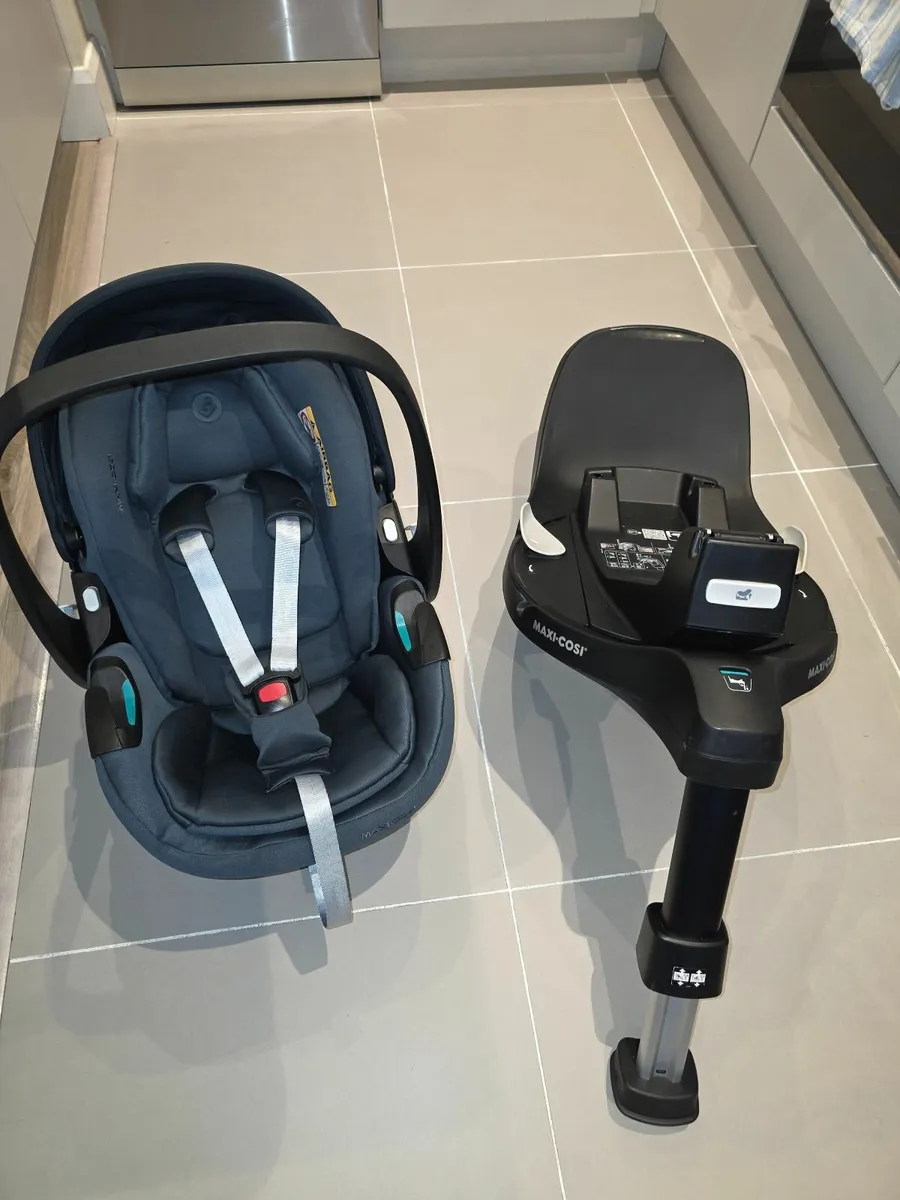 As New Maxi Cosi Pebble 360 pro and Isofix - Image 1