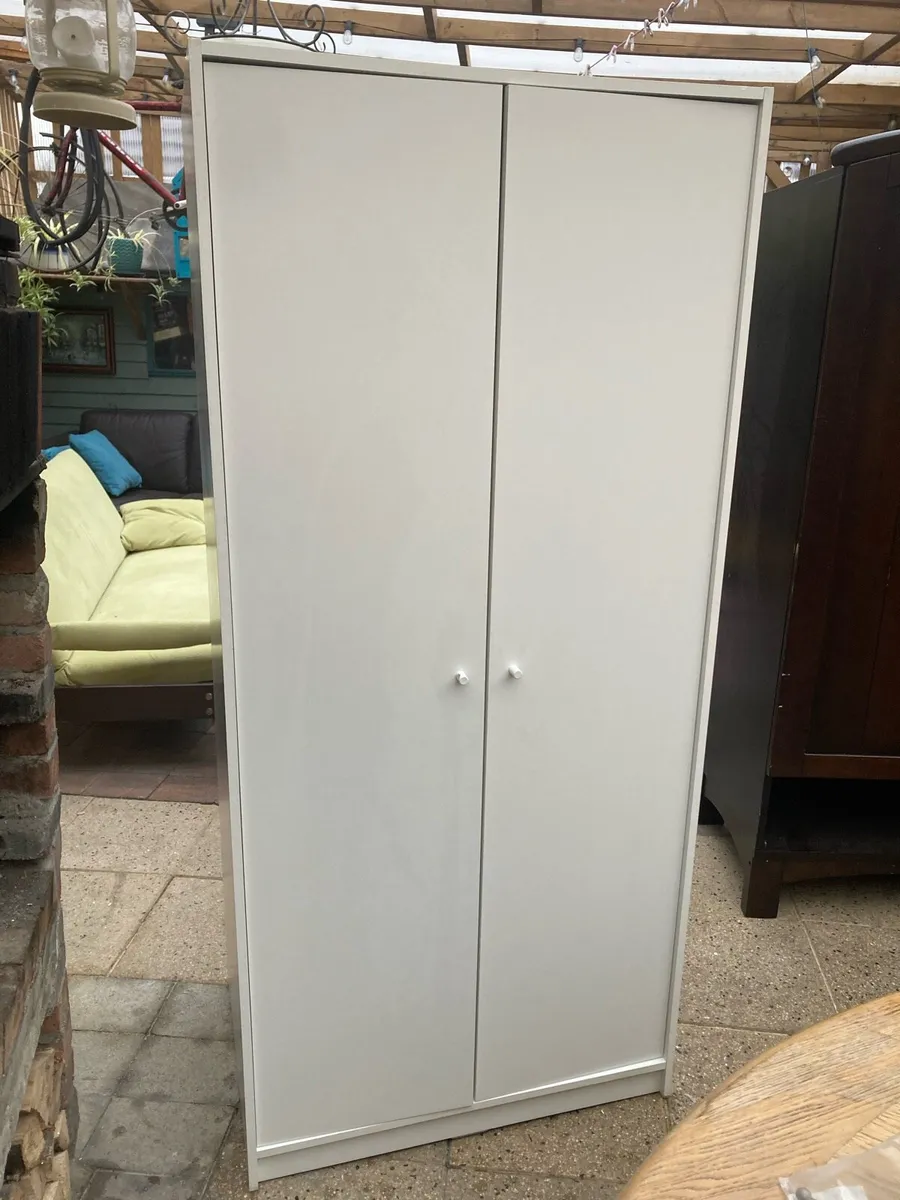 White double door wardrobe (bargain) - Image 1