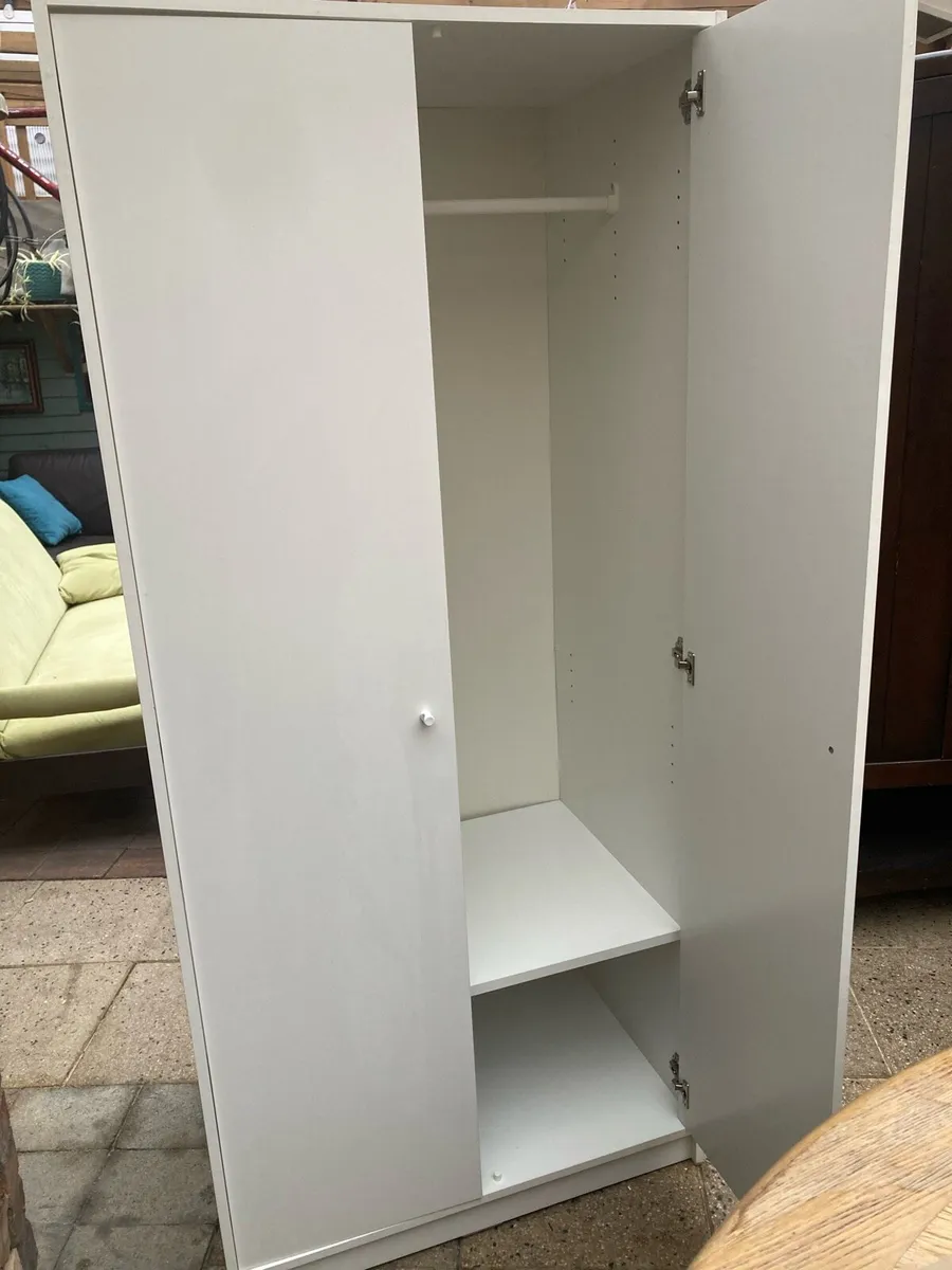 White double door wardrobe (bargain) - Image 3