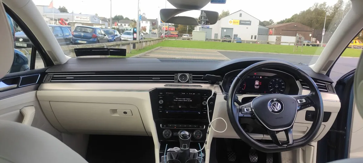 Volkswagen Passat 2.0 TDI 150HP Highline HUGE SPEC - Image 1