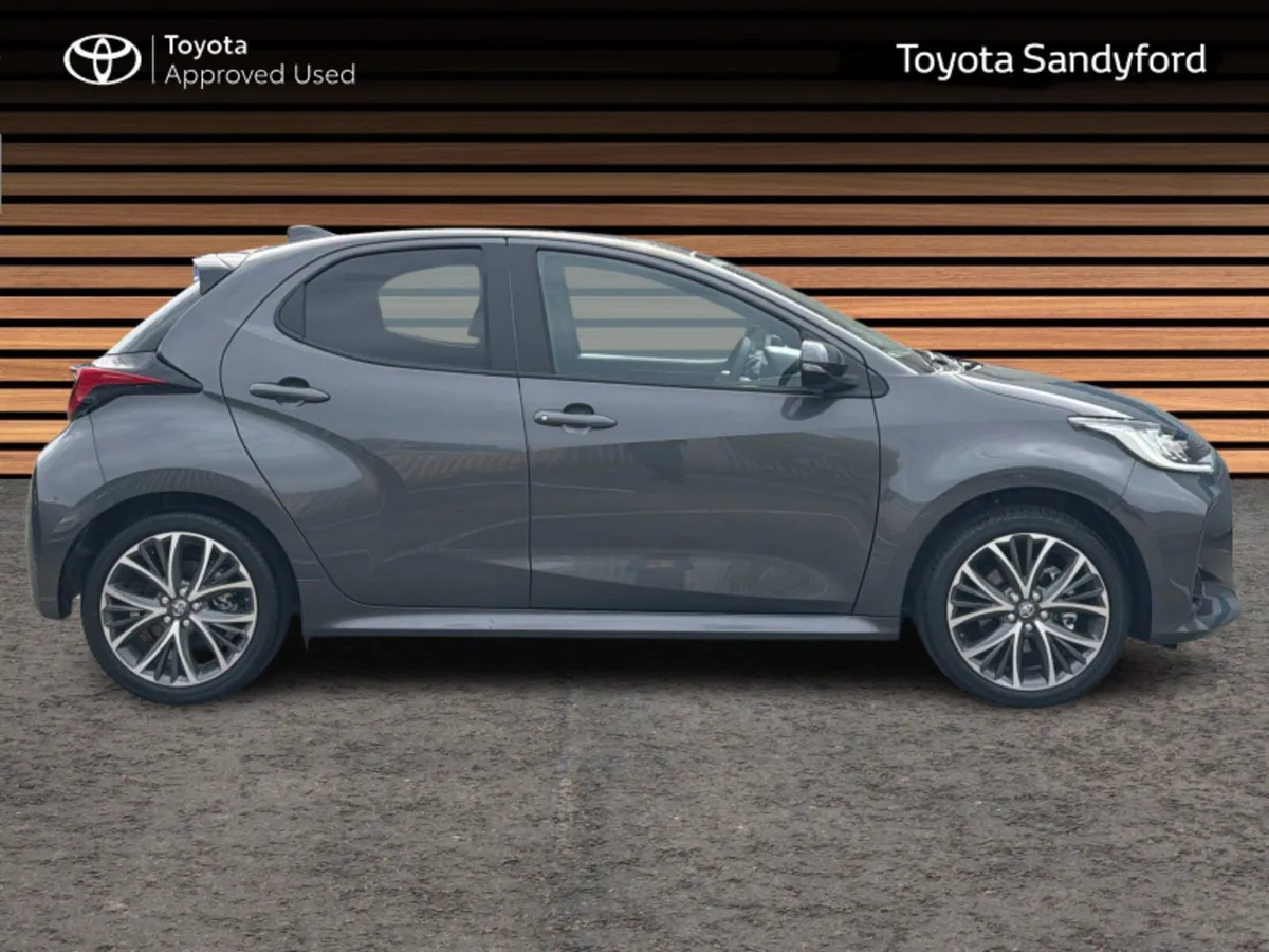 Toyota Yaris PLATINUM *ZERO MILEAGE - SAVE THOUSAN - Image 3