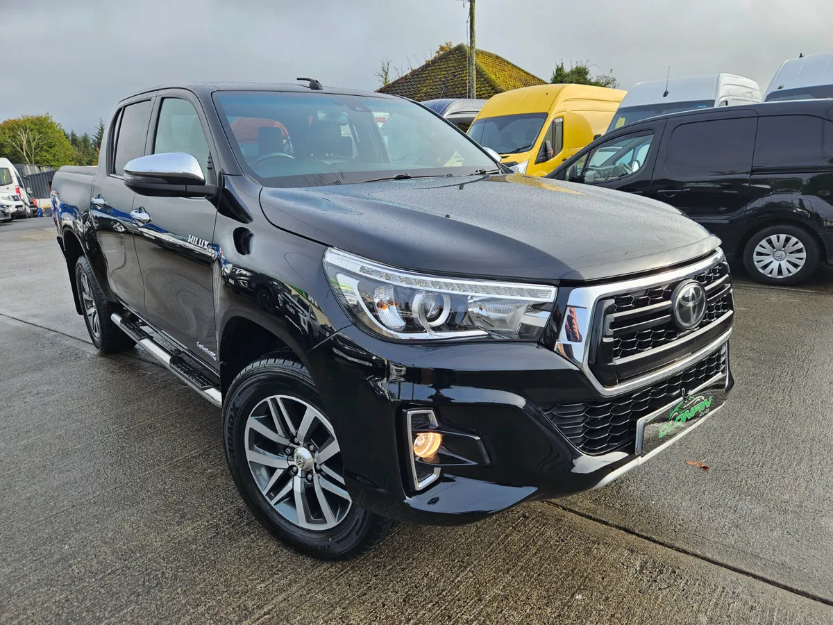 2020 TOYOTA HILUX INVINCIBLE X AUTOMATIC CREW CAB - Image 4